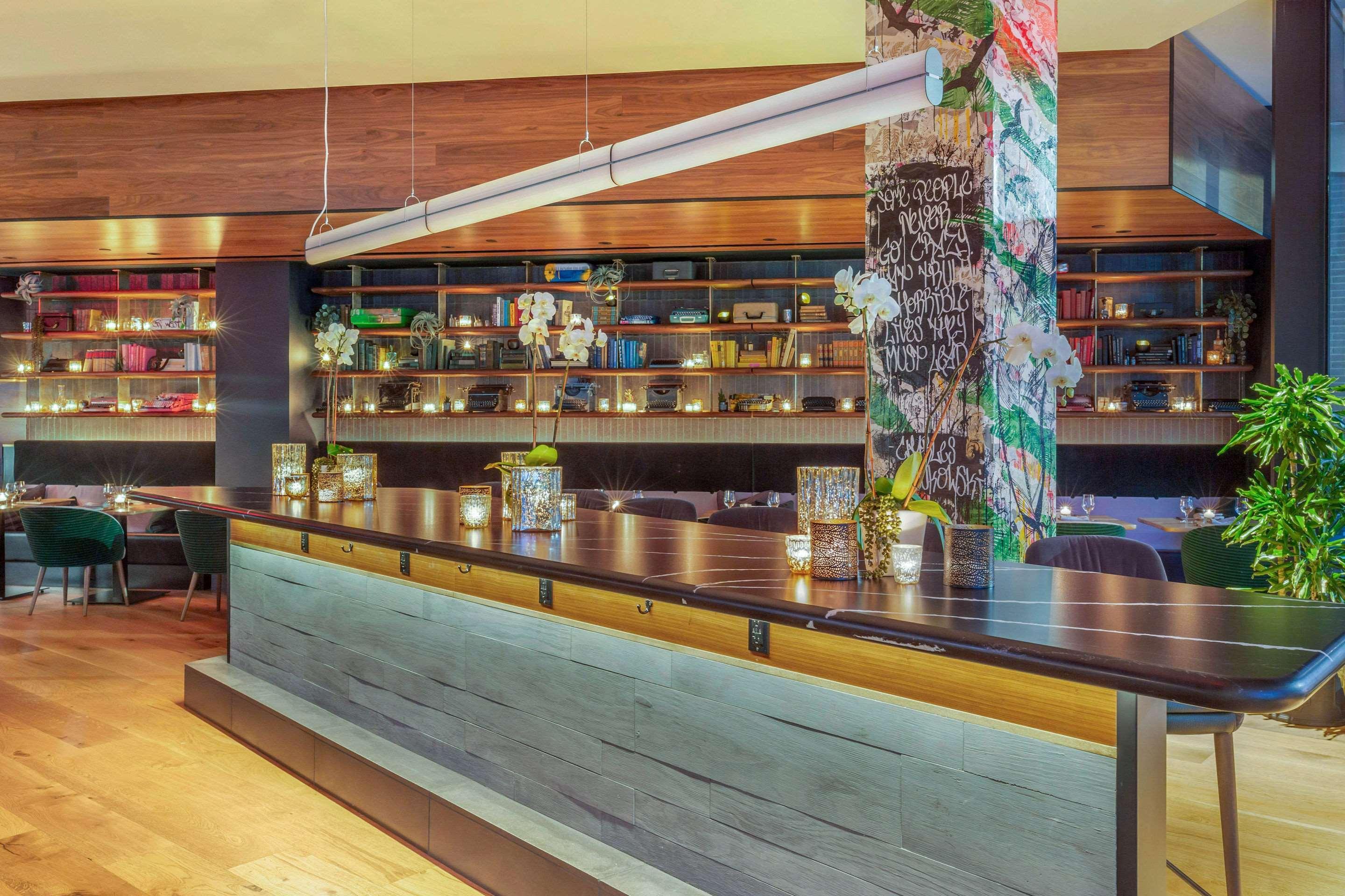 Cambria Hotel Boston Downtown - Seaport Экстерьер фото