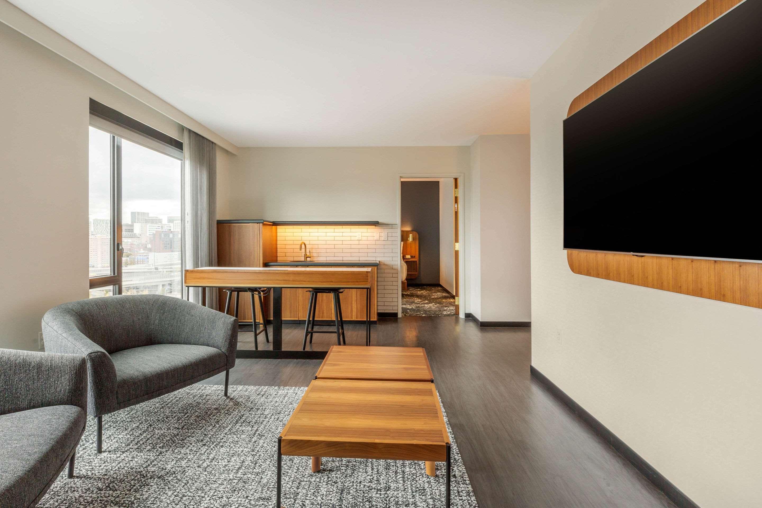 Cambria Hotel Boston Downtown - Seaport Экстерьер фото