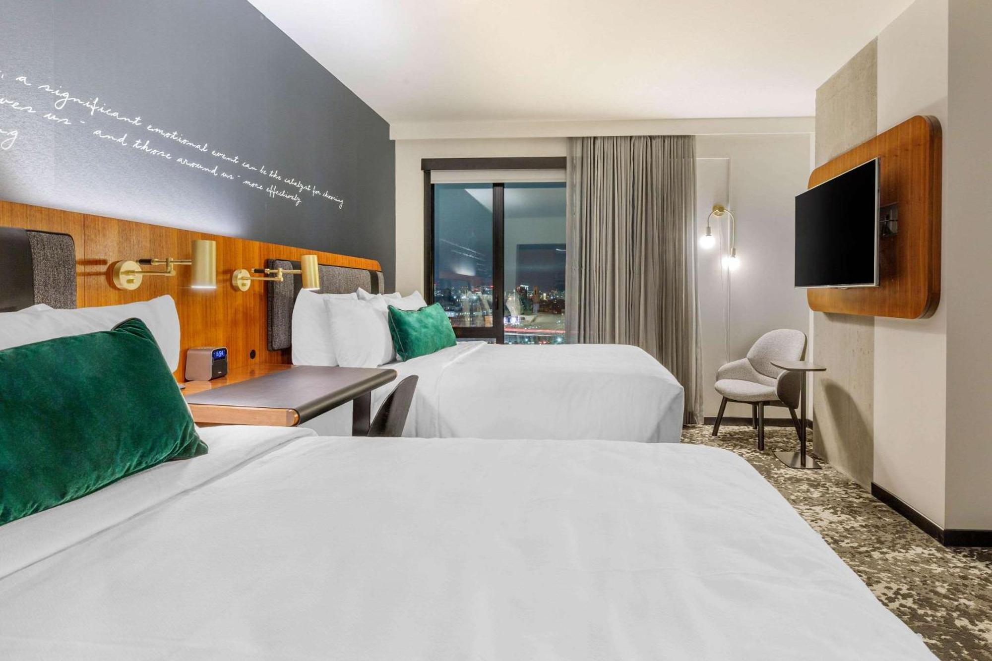 Cambria Hotel Boston Downtown - Seaport Экстерьер фото