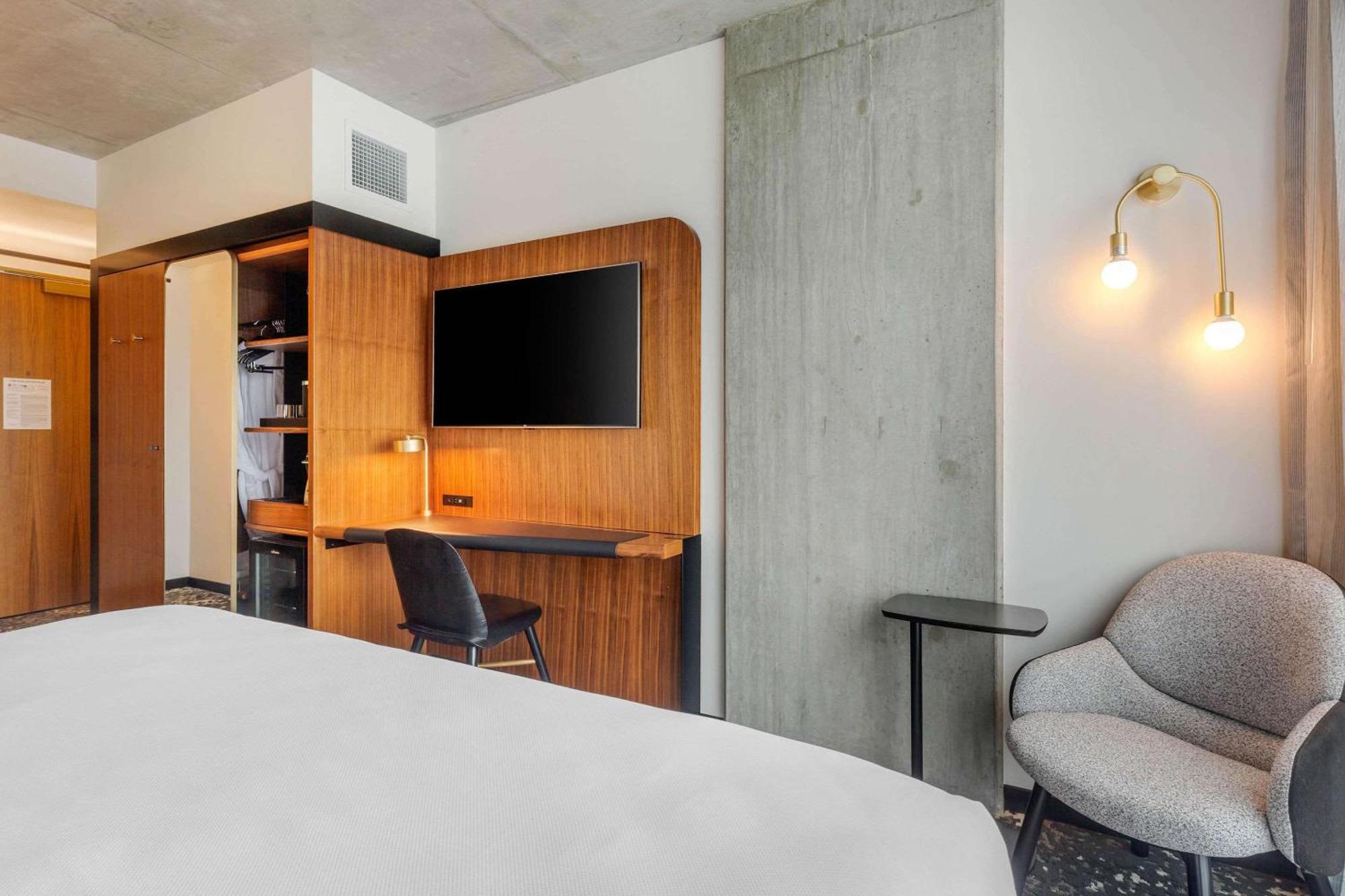 Cambria Hotel Boston Downtown - Seaport Экстерьер фото