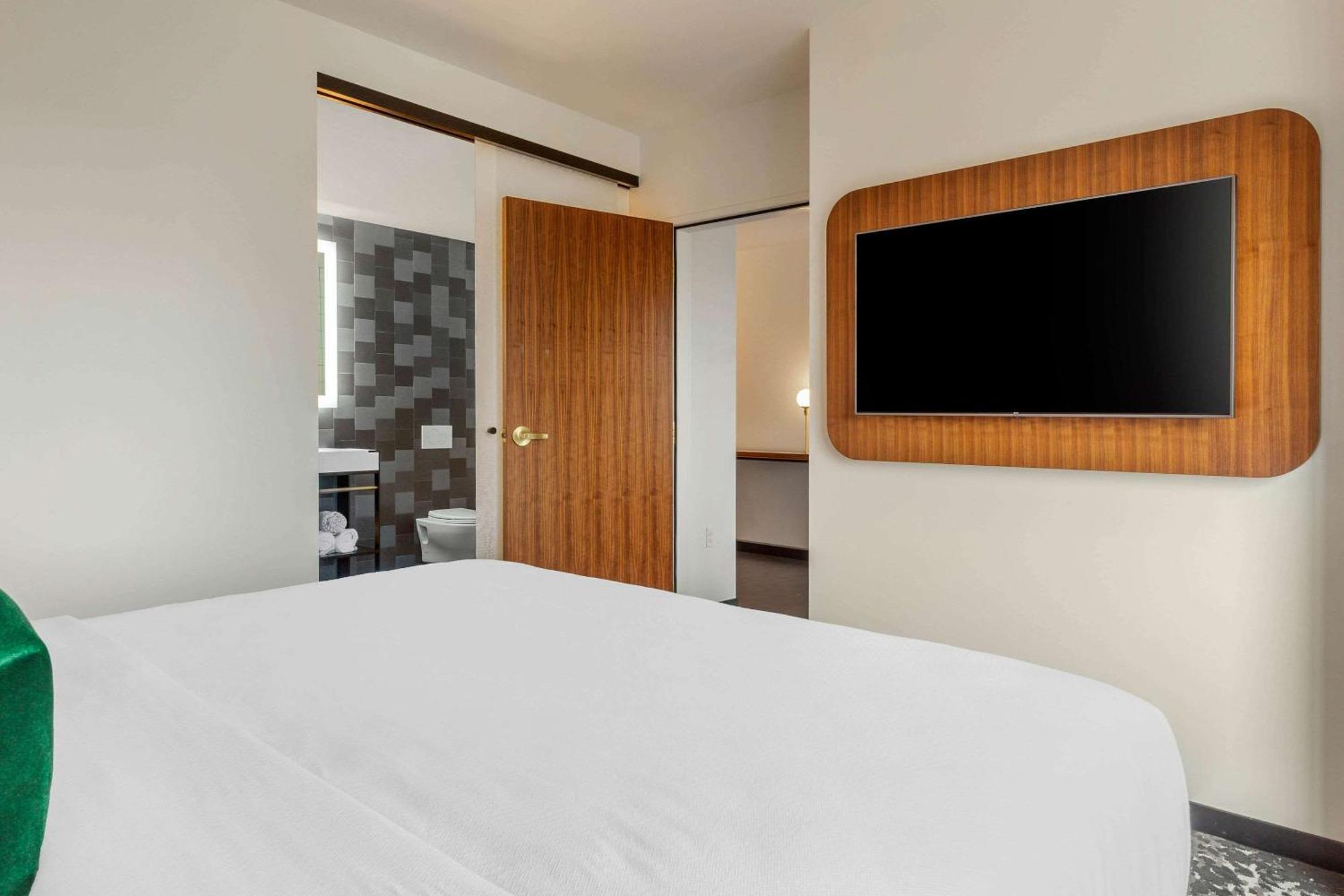 Cambria Hotel Boston Downtown - Seaport Экстерьер фото