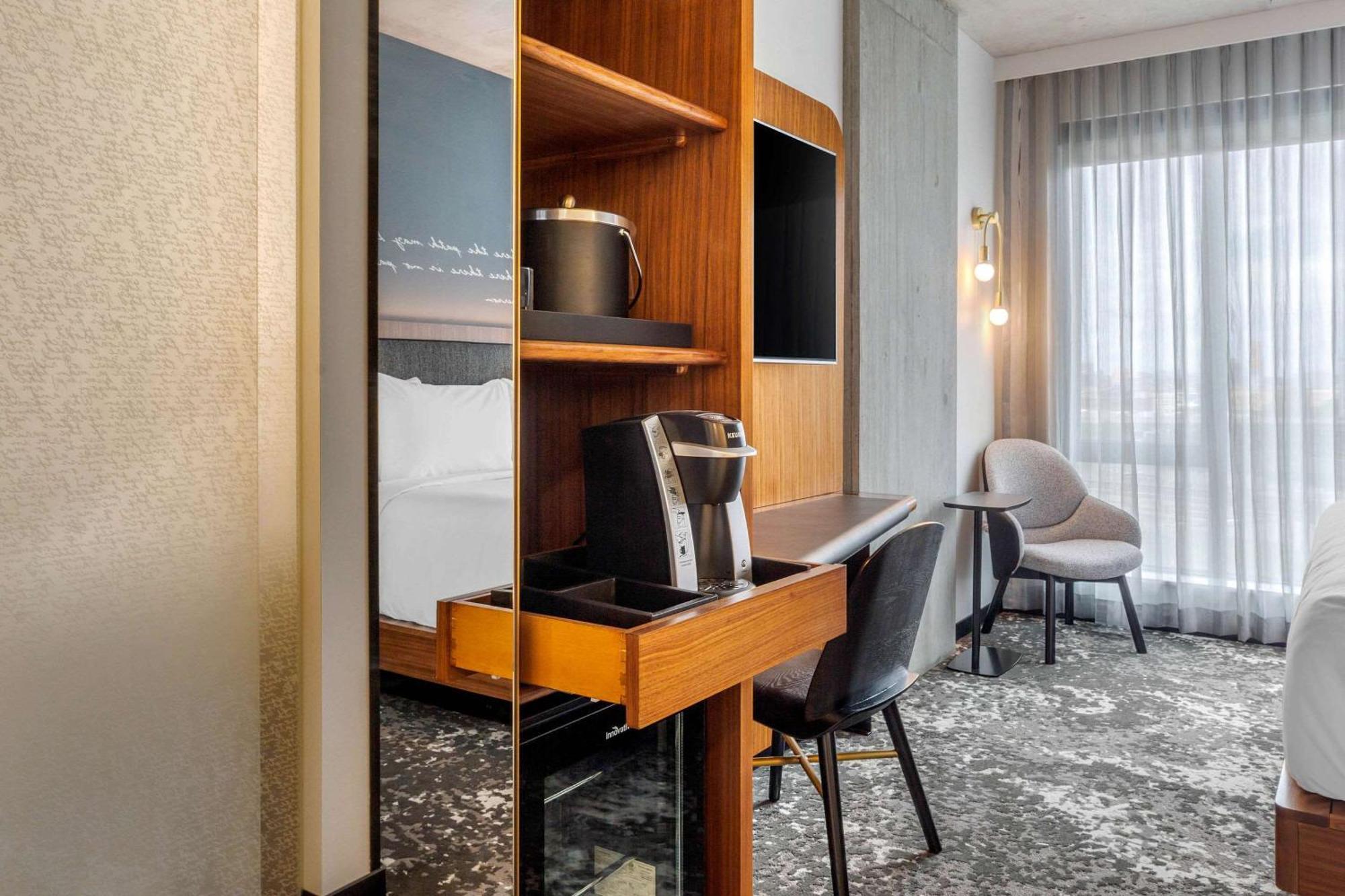 Cambria Hotel Boston Downtown - Seaport Экстерьер фото