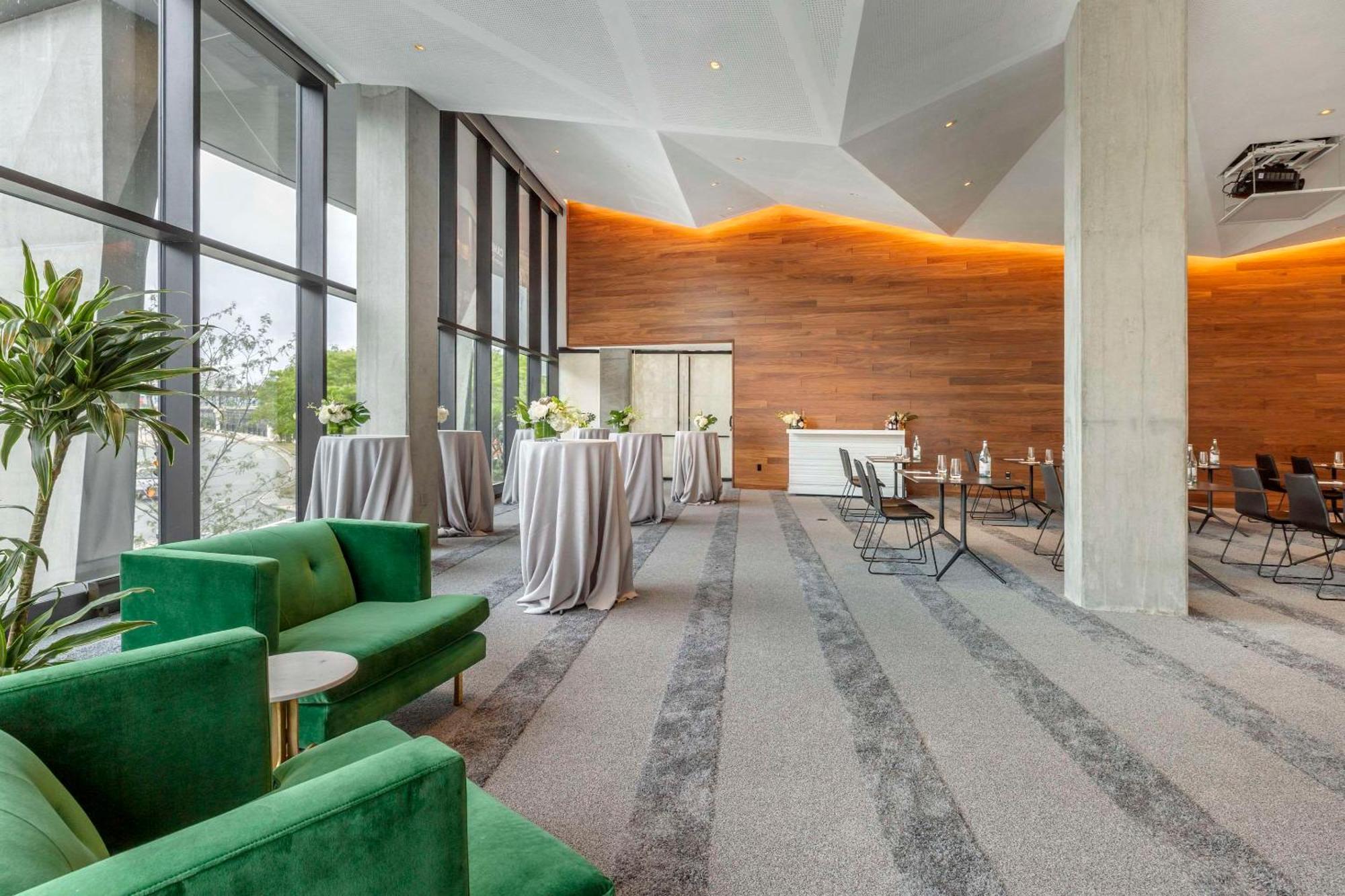 Cambria Hotel Boston Downtown - Seaport Экстерьер фото