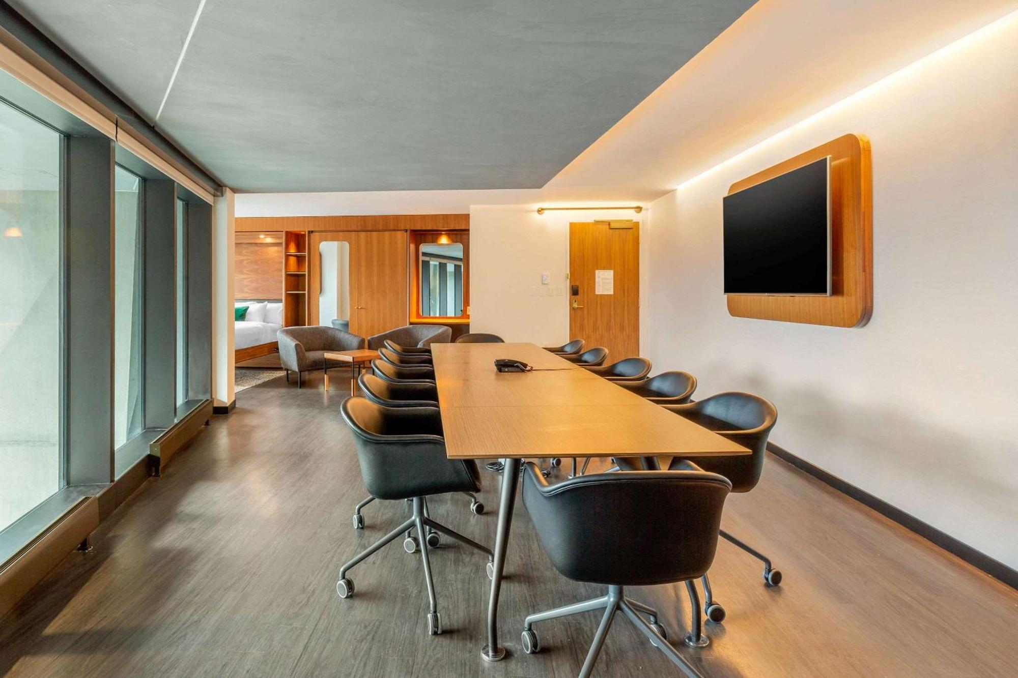 Cambria Hotel Boston Downtown - Seaport Экстерьер фото
